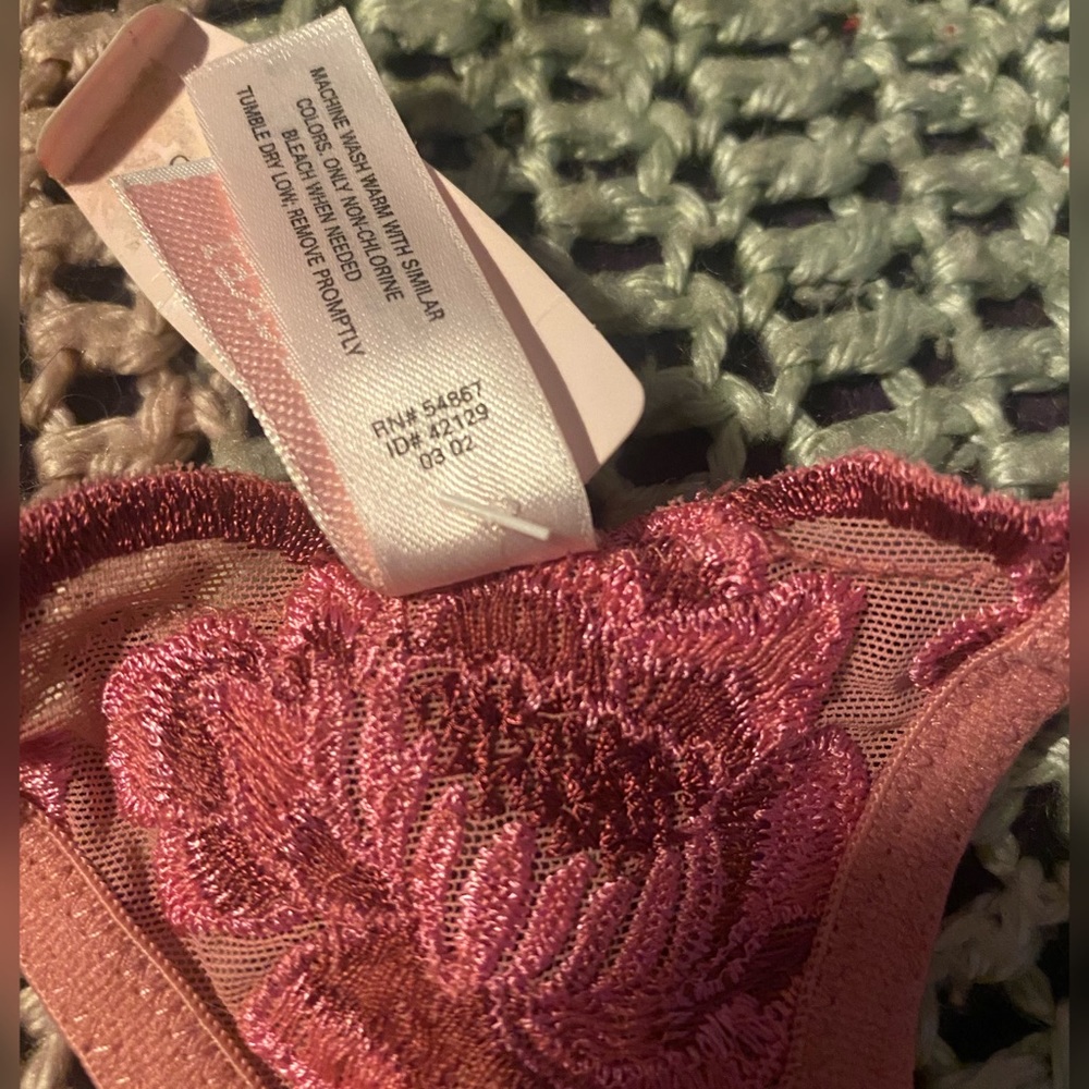 Vintage Victoria's Secret V-String Floral Lace Thong Panties - Picture 5 of 6